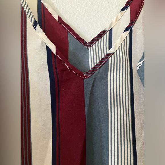 SHEIN v-neck cami top - Picture 4 of 8